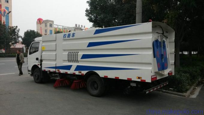 柳州市2015年钢厂煤场水泥厂专用扫路车,东风多利卡扫路车