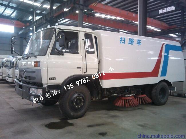 东风145 大型扫路车