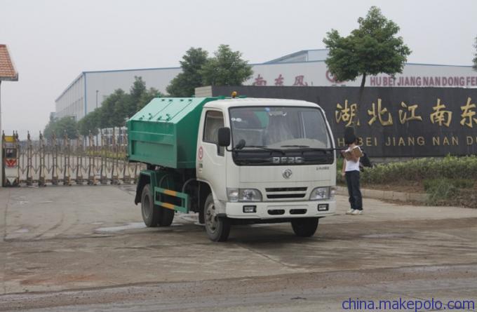 东风勾臂式垃圾车